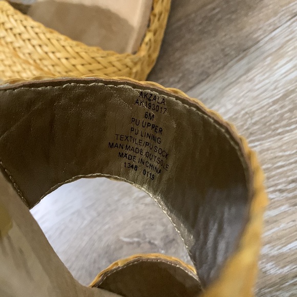 Anne Klein-Akzala Casual Slides EUC - Picture 5 of 8